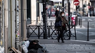 غرامات مالية بحق المشردين في فرنسا لعدم احترامهم قرار "تقييد الحركة" الحكومي