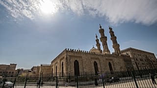 مصر: إغلاق المساجد والكنائس لمكافحة انتشار فيروس كورونا