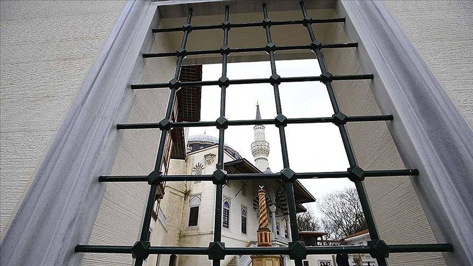 Avrupa'da Müslümanlara 'koronavirüs jesti': Bazı ülkelerde camilerden ezan okunmasına izin çıktı