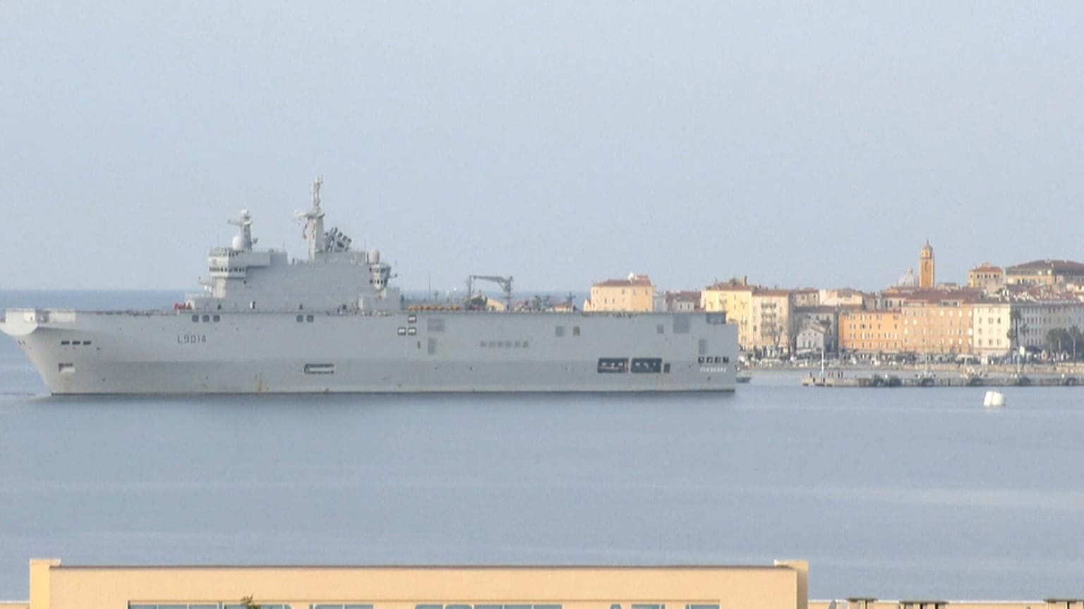 Coronavirus : la Marine nationale évacue douze patients de Corse
