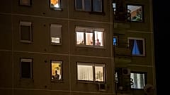 Koronavírus - Tapssal köszöntik az egészségügyi dolgozókat