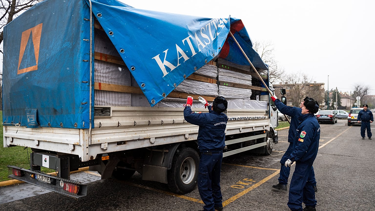 Segélyszállítmányt indított a katasztrófavédelem a földrengés sújtotta Horvátországba