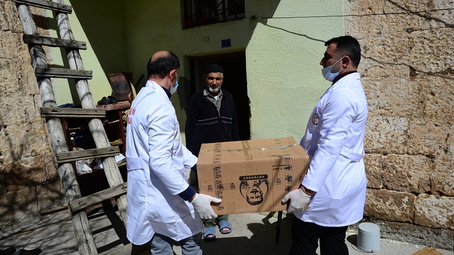 Bakan Selçuk: Sosyal Yardımlaşma ve Dayanışma Vakıflarına aktarılan kaynak yükseltildi