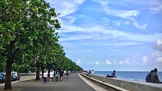Blue skies on the Marina Drive, Mumbai, India