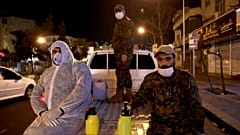 سپاه پاسداران ضدعفونی محیطی را با عنوان «رزمایش دفاع بیولوژیک» انجام می‌دهد