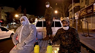 سپاه پاسداران ضدعفونی محیطی را با عنوان «رزمایش دفاع بیولوژیک» انجام می‌دهد