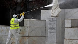 Έρευνα ΕΒΕΑ: Εξαιρετικά ανήσυχοι οι Έλληνες για τον κορονοϊό