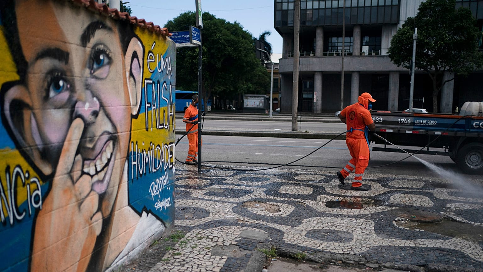Baixa do Rio de Janeiro durante operação de desinfeção contra o novo coronavírus
