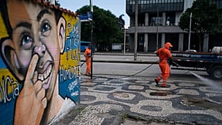 Baixa do Rio de Janeiro durante operação de desinfeção contra o novo coronavírus
