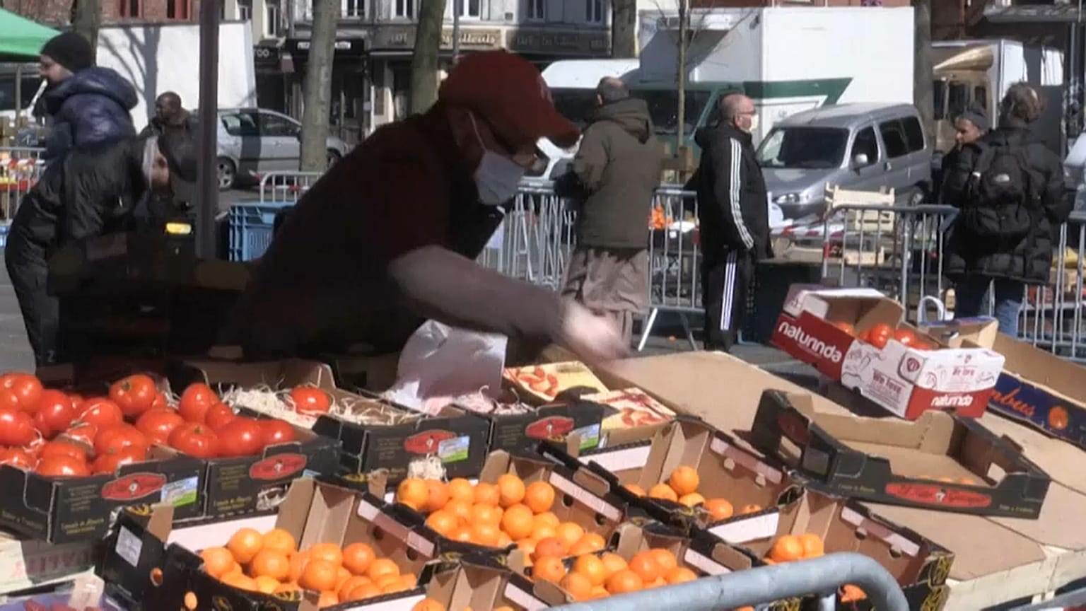 ما هي أبرز وسائل نقل عدوى وباء كورونا؟ تعرف على مواضع الخطر اليومي وكيفية تجنبها