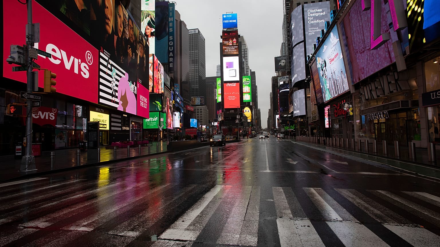 Times Square, en plein New York, comme on ne l'avait jamais vu, le 23 mars 2020