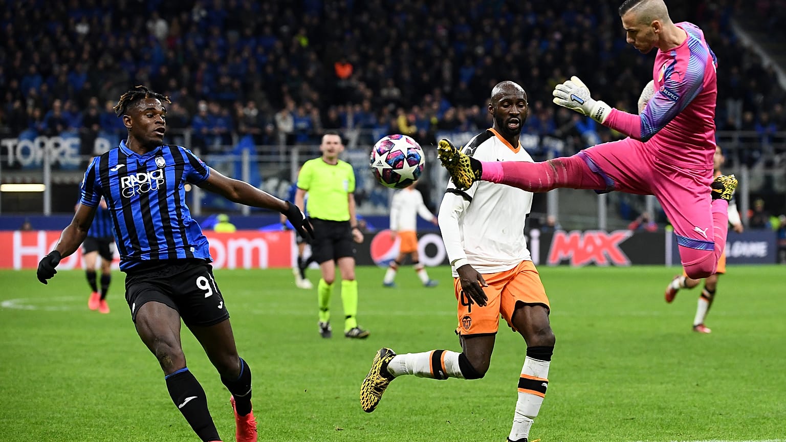 جانب من مبارة بين نادي أتالنتا بيرغامو الإيطالي وفالنسيا الإسباني في دوري أبطال أوروبا 19.02.20