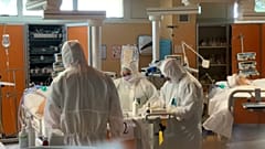 Число умерших от коронавируса в Италии за сутки снова выросло - до 743 человек - власти