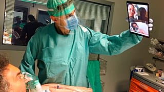 Foto galeri | Sosyal medyada koronavirüsle savaşan 'kahraman' doktor ve sağlık çalışanlarına destek