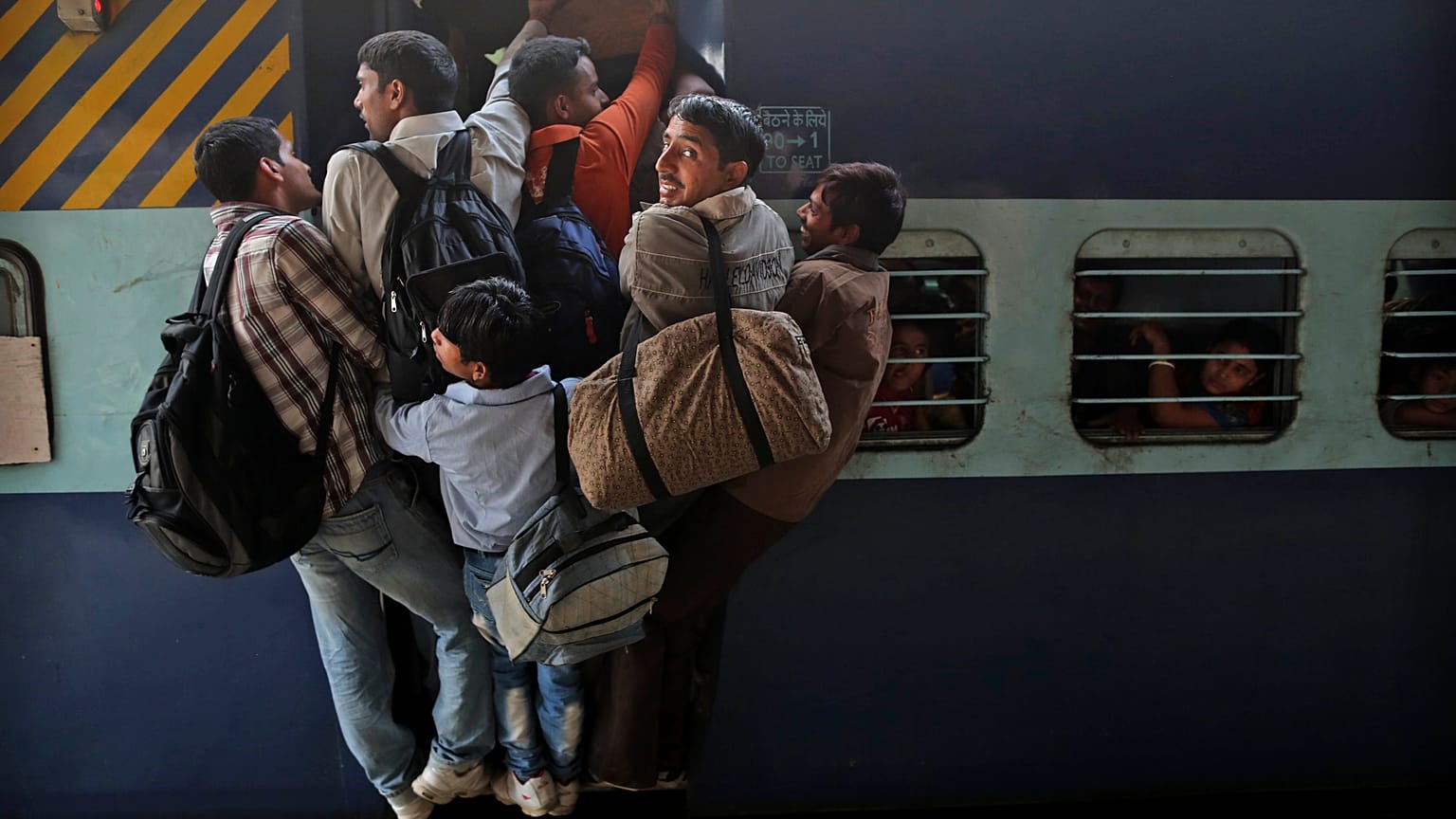 Hindistan'da sokağa çıkma yasağı 
