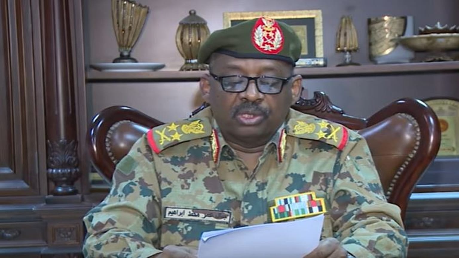  جمال عمر وزير الدفاع السوداني