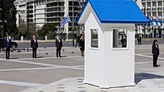 ΕΟΡΤΑΣΜΟΣ 25ης ΜΑΡΤΙΟΥ ΚΑΤΑΘΕΣΗ ΣΤΕΦΑΝΟΥ ΣΤΟ ΜΝΗΜΕΙΟ ΤΟΥ ΑΓΝΩΣΤΟΥ ΣΤΡΑΤΙΩΤΗ