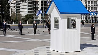 ΕΟΡΤΑΣΜΟΣ 25ης ΜΑΡΤΙΟΥ ΚΑΤΑΘΕΣΗ ΣΤΕΦΑΝΟΥ ΣΤΟ ΜΝΗΜΕΙΟ ΤΟΥ ΑΓΝΩΣΤΟΥ ΣΤΡΑΤΙΩΤΗ