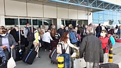Kuzey Kıbrıs Türk Cumhuriyeti'nde Covid-19 sebebiyle karantina altında bulunan turist kafileleri ülkelerine bu sabah dönmeye başladı