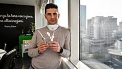 Maszkot, lélegeztetőgépet és fertőtlenítőt gyárt, aki tud