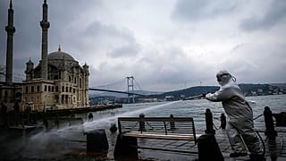 Τουρκία - COVID-19: Περιοριστικά μέτρα και πογκρόμ για «προκλητικές αναρτήσεις»