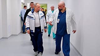 Wladimir Putin mit dem Klinikleiter