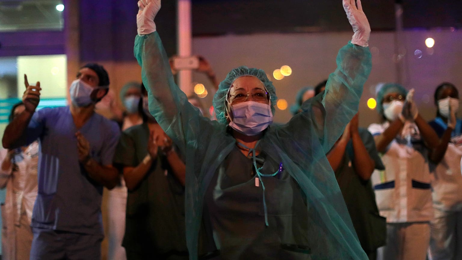 Médicos españoles ofrecen consultas en Twitter para aliviar la saturación de los hospitales