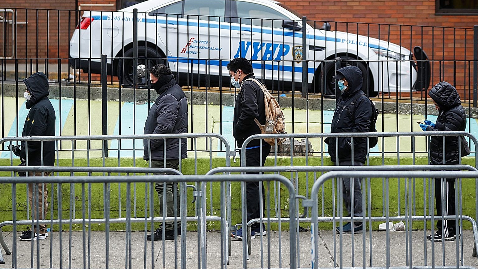 Εντείνει τα μέτρα η πολιτεία της Νέας Υόρκης