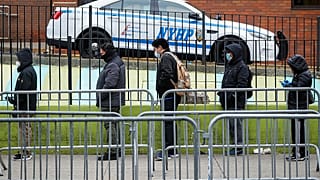 Εντείνει τα μέτρα η πολιτεία της Νέας Υόρκης