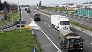 COVID-19: un convoy con médicos rusos llega a Lombardía para contener la propagación del virus