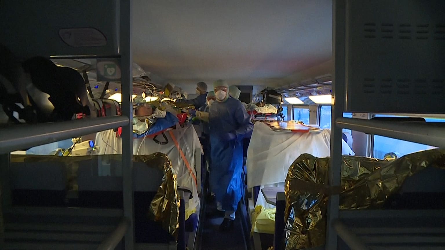 No Comment : le premier TGV médicalisé évacue des patients du Grand Est