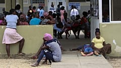 Entrada de um hospital de Luanda, Angola