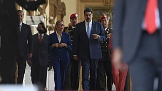 آمریکا برای دستگیری رئیس‌جمهوری ونزوئلا و برخی از مقامات این کشور ۱۵ میلیون دلار جایزه تعیین کرد