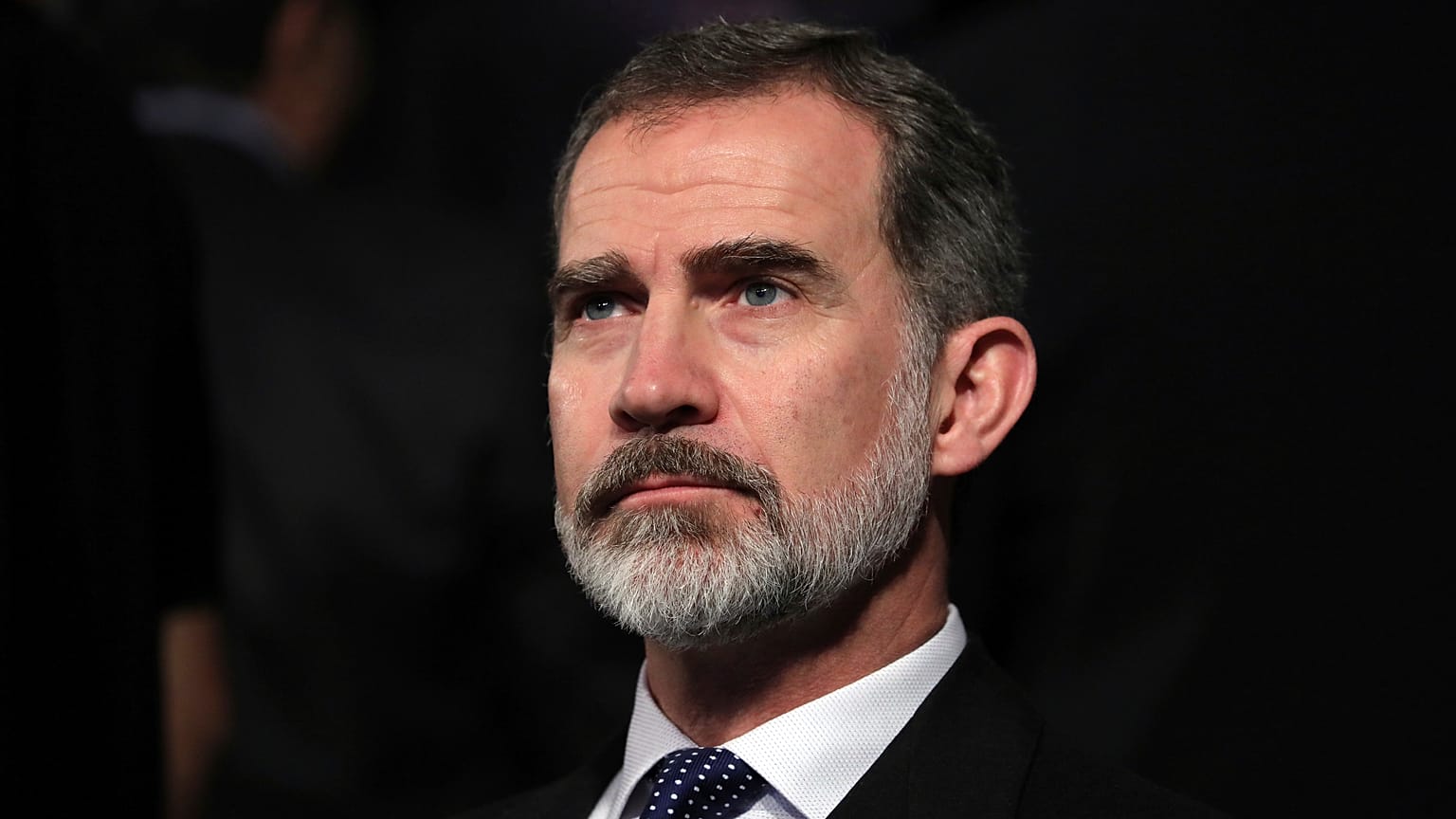 El rey Felipe VI recorre el hospital de emergencia para los pacientes del COVID-19 en Madrid 