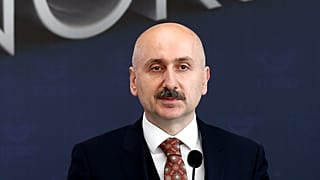 Cumhurbaşkanlığı Kararı ile Ulaştırma ve Altyapı Bakanı Mehmet Cahit Turhan'ın görevine son verilerek, yerine Adil Karaismailoğlu (fotoğrafta) atandı