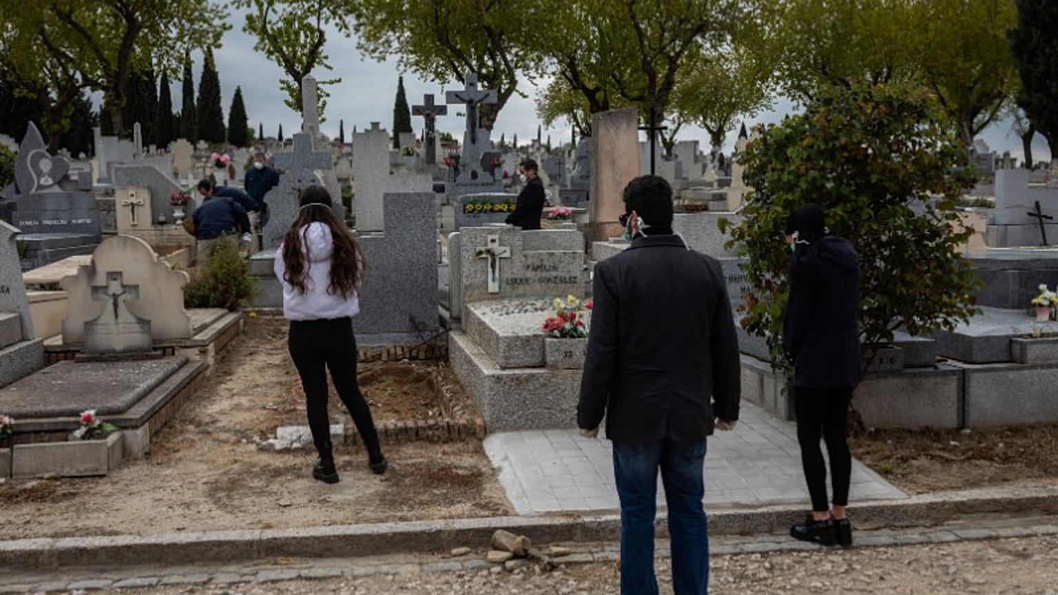 Spagna piegata dal Covid-19: 832 morti nelle ultime 24 ore, 5.694 decessi complessivi