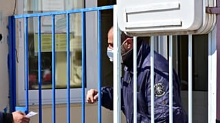 ΝΑΥΠΛΙΟ- ΟΛΟΙ ΜΕ ΜΑΣΚΕΣ ΣΤΟ ΝΟΣΟΚΟΜΕΙΟ ΝΑΥΠΛΙΟΥ ΓΙΑ ΠΡΟΣΤΑΣΙΑ ΑΠΟ ΤΟΝ ΚΟΡΟΝΟΪΟ
