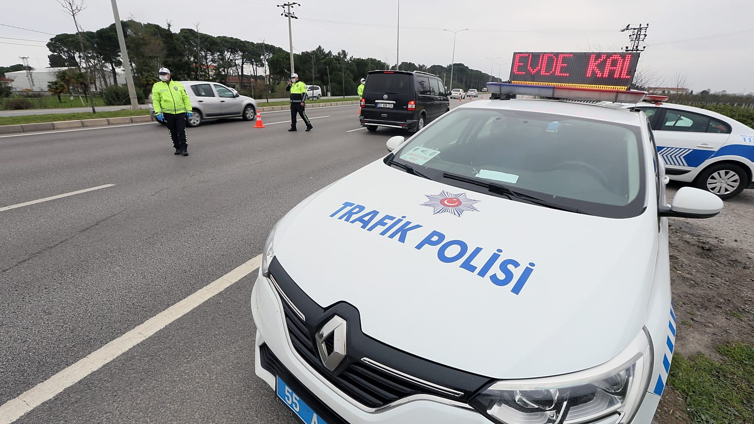 Türkiye'de Covid-19 vaka sayısı 7 bin 402'ye yükseldi; 108 hasta hayatını kaybetti
