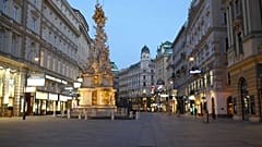 Covid-19 transforma coluna da Peste em Viena em local de peregrinação