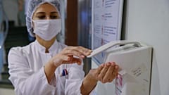 Türkiye'de Covid-19 vaka sayısı 9 bin 217'ye hayatını kaybedenlerin sayısı 131'e yükseldi