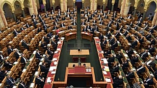 Ma dönt a felhatalmazási törvényről a parlament