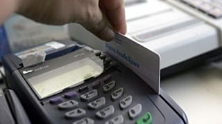 Ελλάδα: Αυξάνεται από σήμερα το όριο των ανέπαφων συναλλαγών