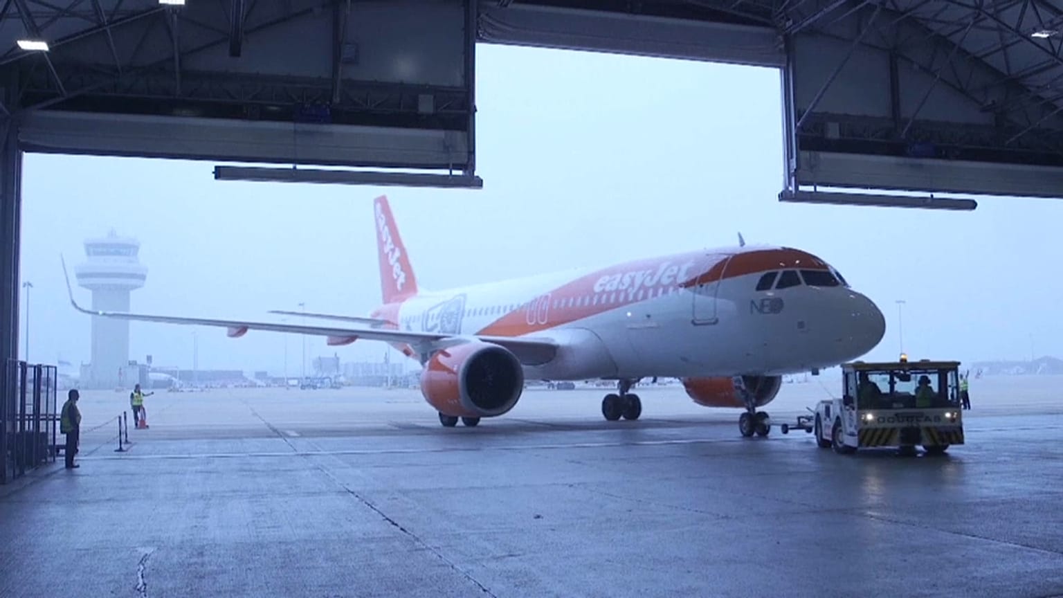 Easyjet deja en tierra toda su flota de aviones por la crisis del coronavirus