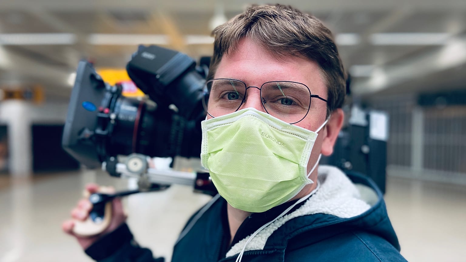 A svéd közszolgálati tévének dolgozó belga operatőr, Filip Huygens