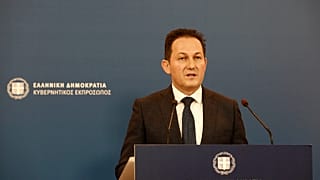 Πέτσας: Δεν εξετάζεται η μείωση μισθών στο Δημόσιο