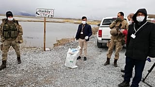 Van'ın Çaldıran ilçesinde koronavirüs tedbirleri kapsamında karantinaya alınan Han Mahallesi