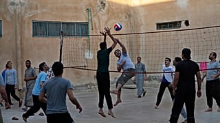 عودة الهدوء إلى سجن شهد عصياناً لمعتقلي داعش في شمال شرق سوريا