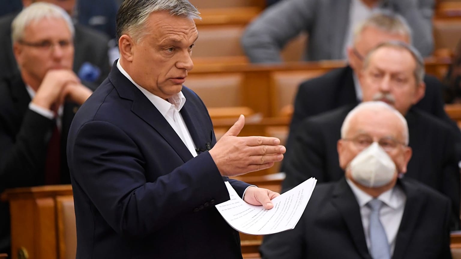 Για ανάληψη υπερεξουσιών ετοιμάζεται ο Βίκτορ Όρμπαν