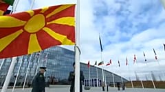 Η σημαία της Βόρειας Μακεδονίας κυματίζει στο ΝΑΤΟ