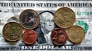 افزایش ریسک کوتاه‌مدت دلار؛ آیا بازار ارز به یورو اعتماد می‌کند؟ 